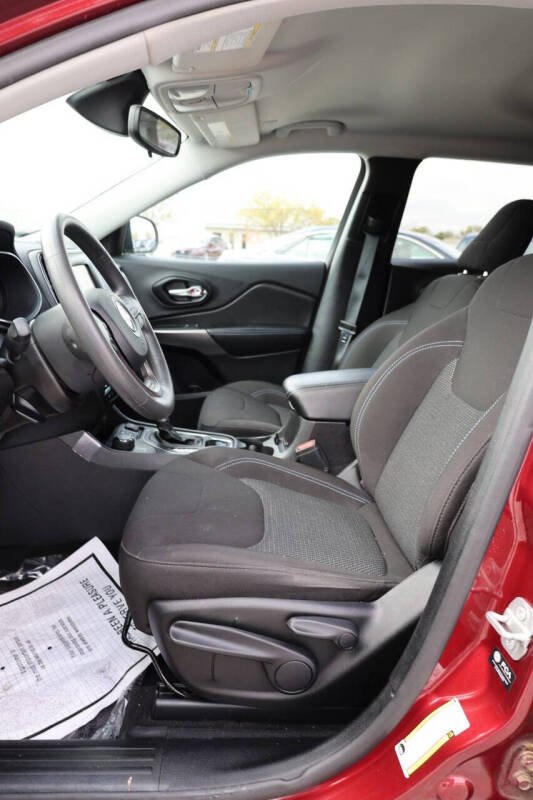 2021 Jeep Cherokee Latitude - Image 11