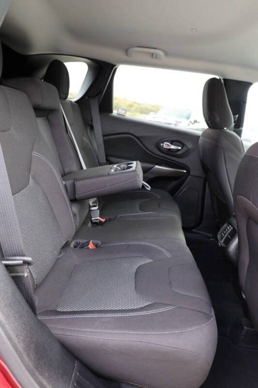 2021 Jeep Cherokee Latitude - Image 15