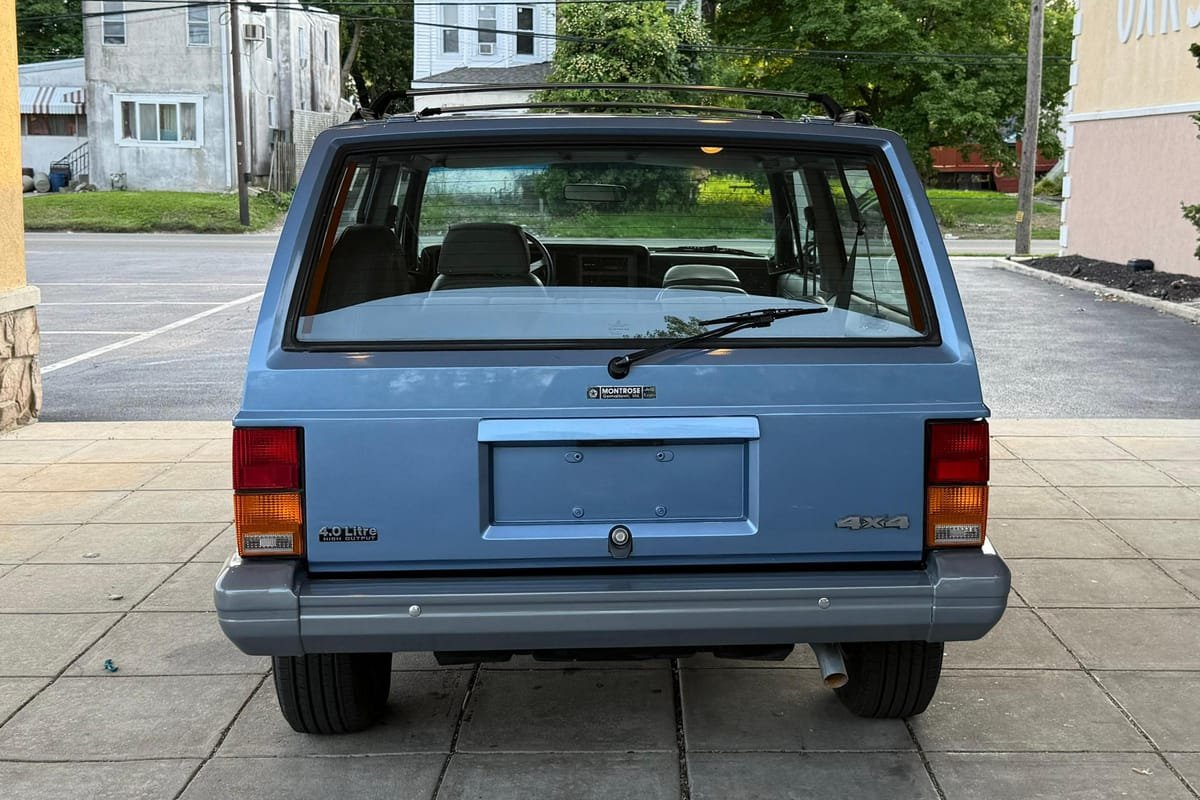 1992 Jeep Cherokee Laredo 4x4 - Image 5