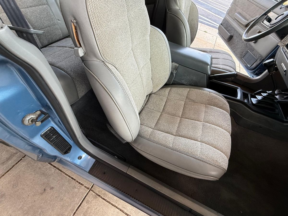 1992 Jeep Cherokee Laredo 4x4 - Image 15