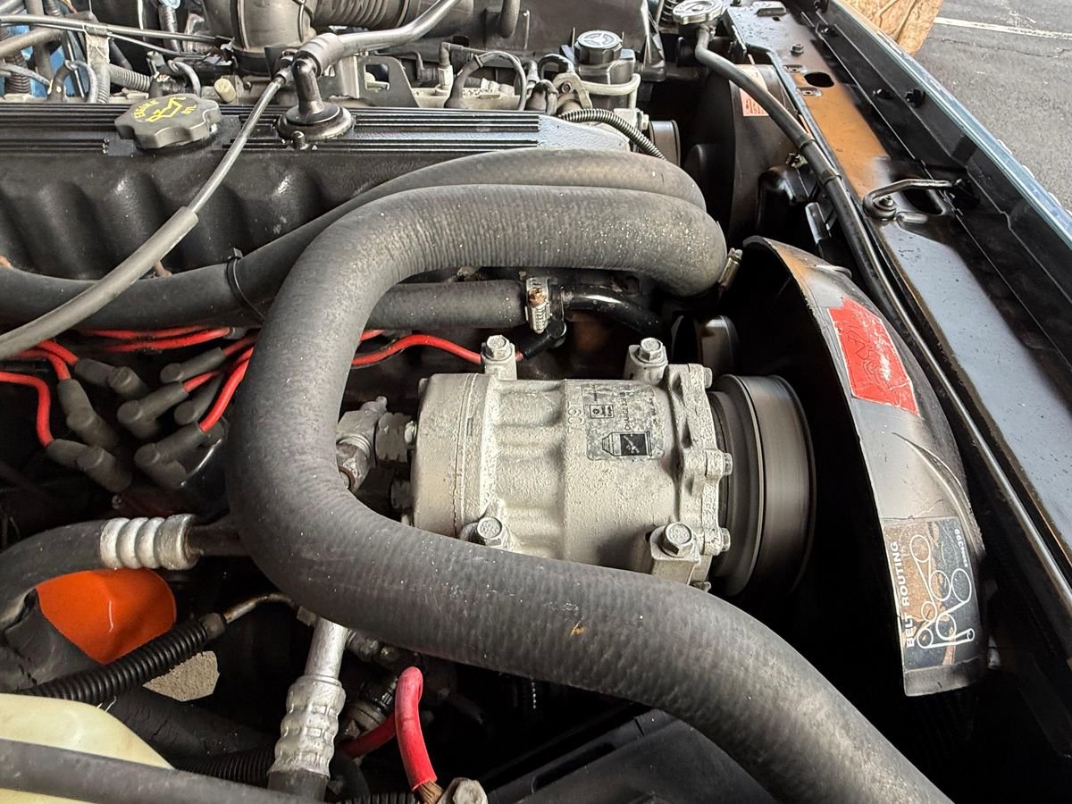 1992 Jeep Cherokee Laredo 4x4 - Image 31