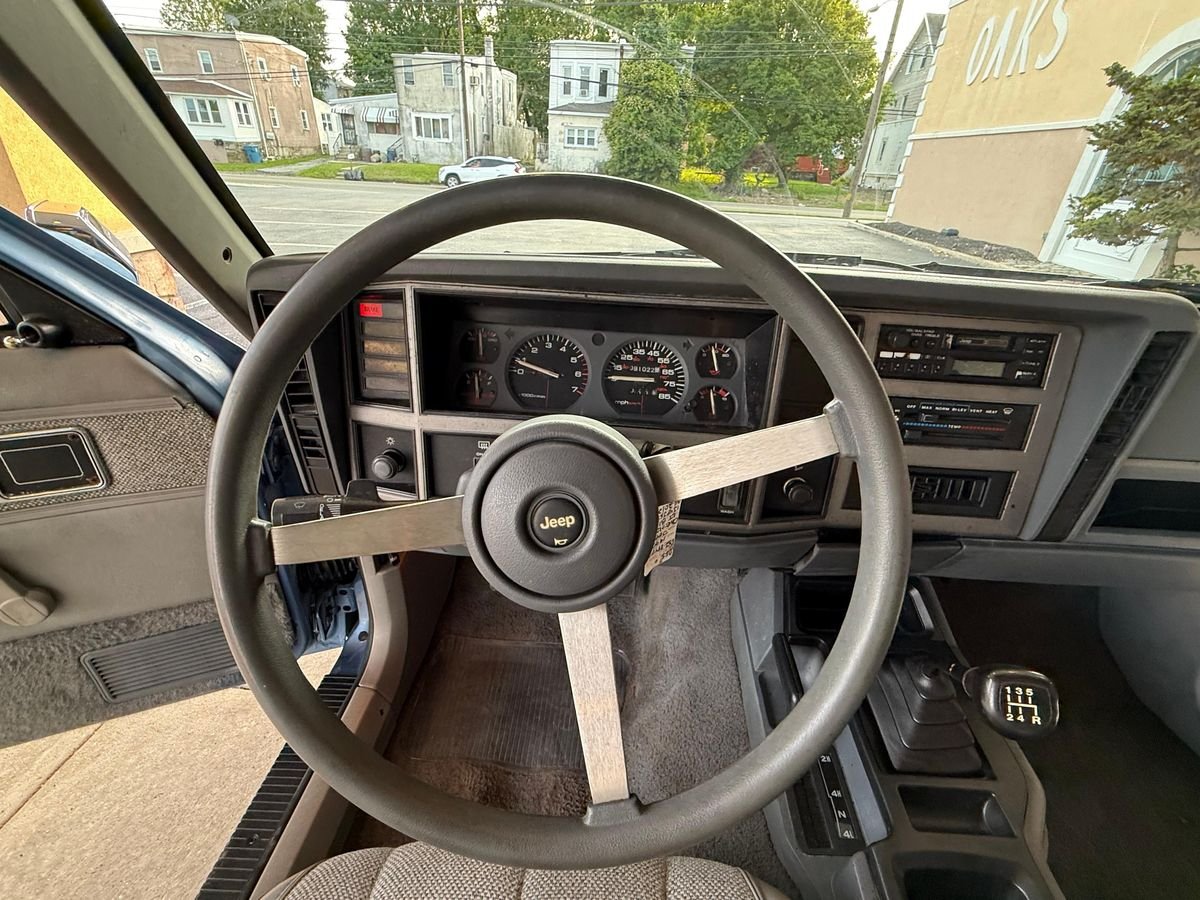 1992 Jeep Cherokee Laredo 4x4 - Image 18
