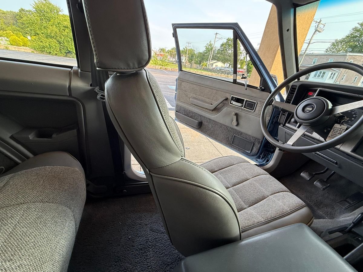 1992 Jeep Cherokee Laredo 4x4 - Image 12