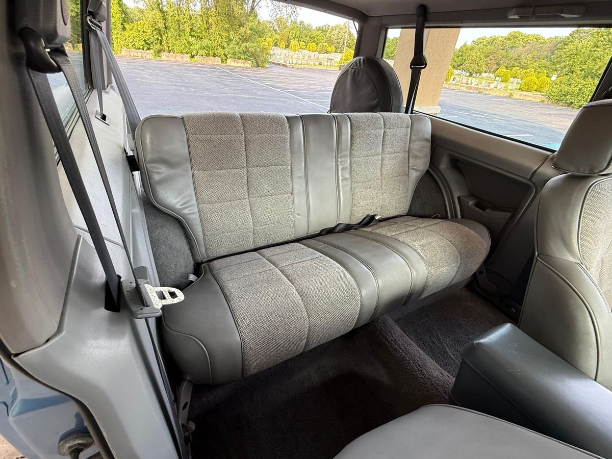1992 Jeep Cherokee Laredo 4x4 - Image 17