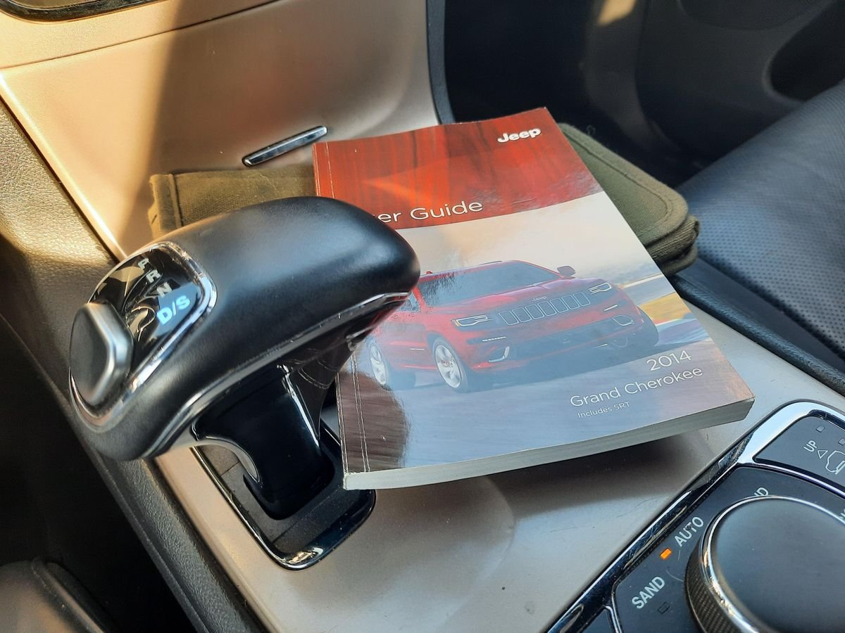 2014 Jeep Grand Cherokee Overland 4x4 - Image 20