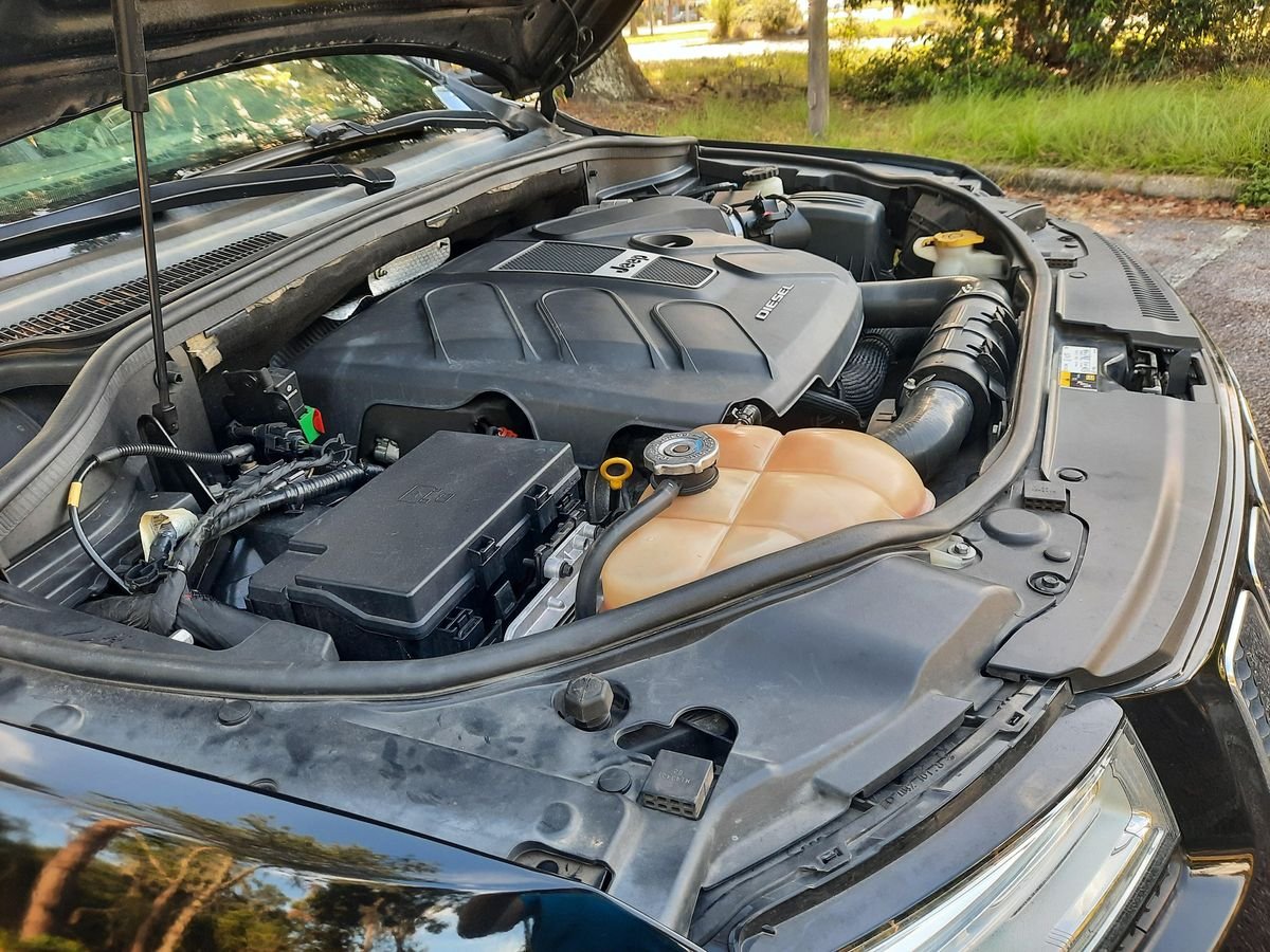 2014 Jeep Grand Cherokee Overland 4x4 - Image 11