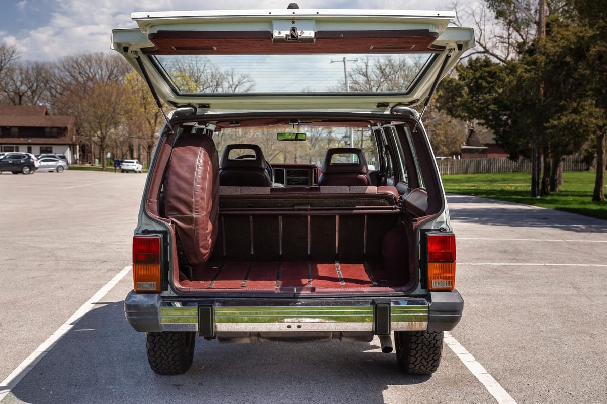 1989 Jeep Cherokee Laredo 4x4 - Image 28