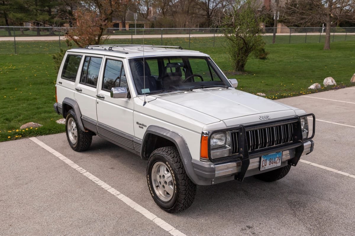 1989 Jeep Cherokee Laredo 4x4 - Image 10