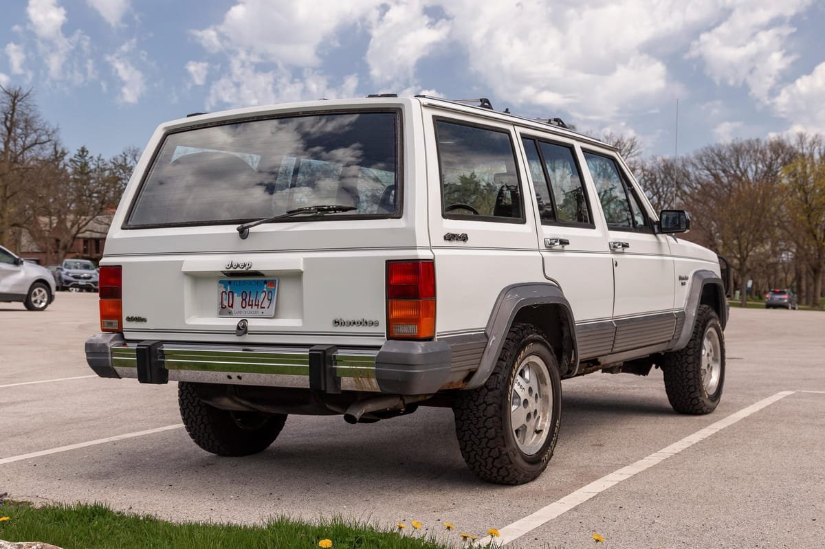 1989 Jeep Cherokee Laredo 4x4 - Image 8