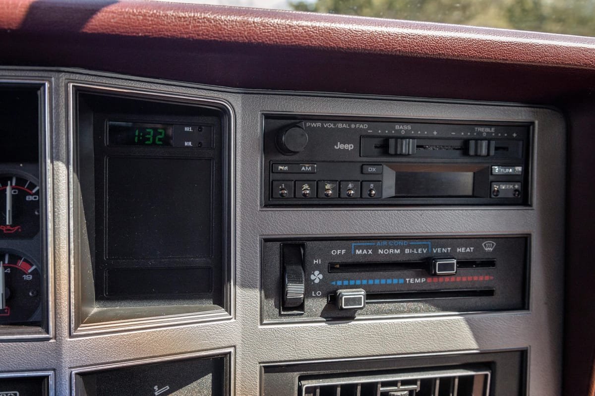 1989 Jeep Cherokee Laredo 4x4 - Image 22