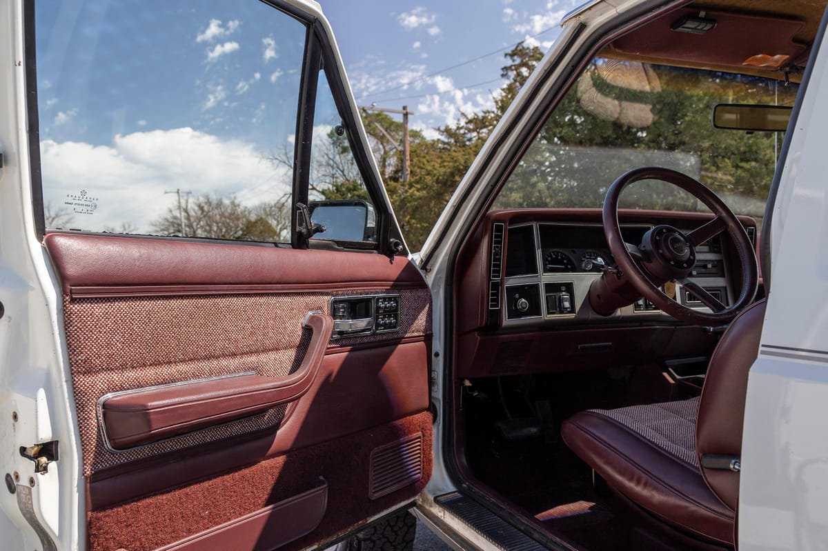 1989 Jeep Cherokee Laredo 4x4 - Image 23