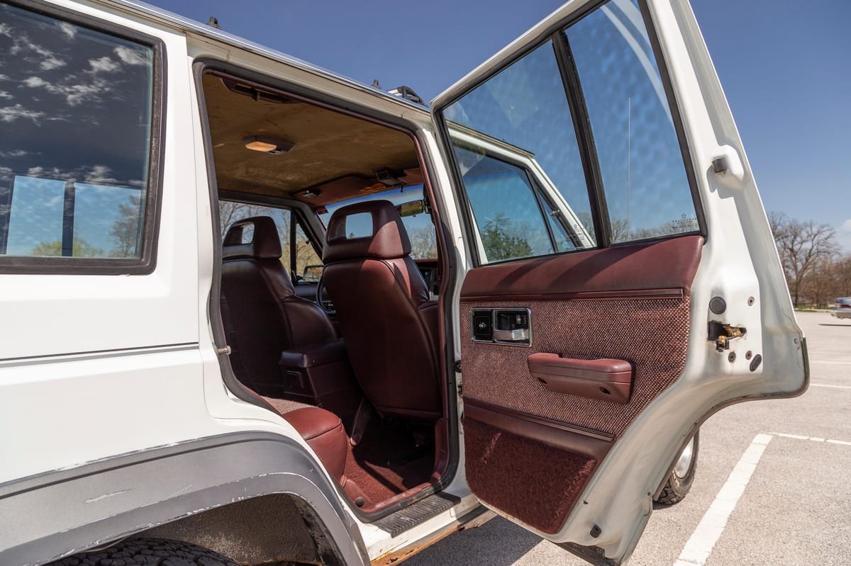 1989 Jeep Cherokee Laredo 4x4 - Image 25