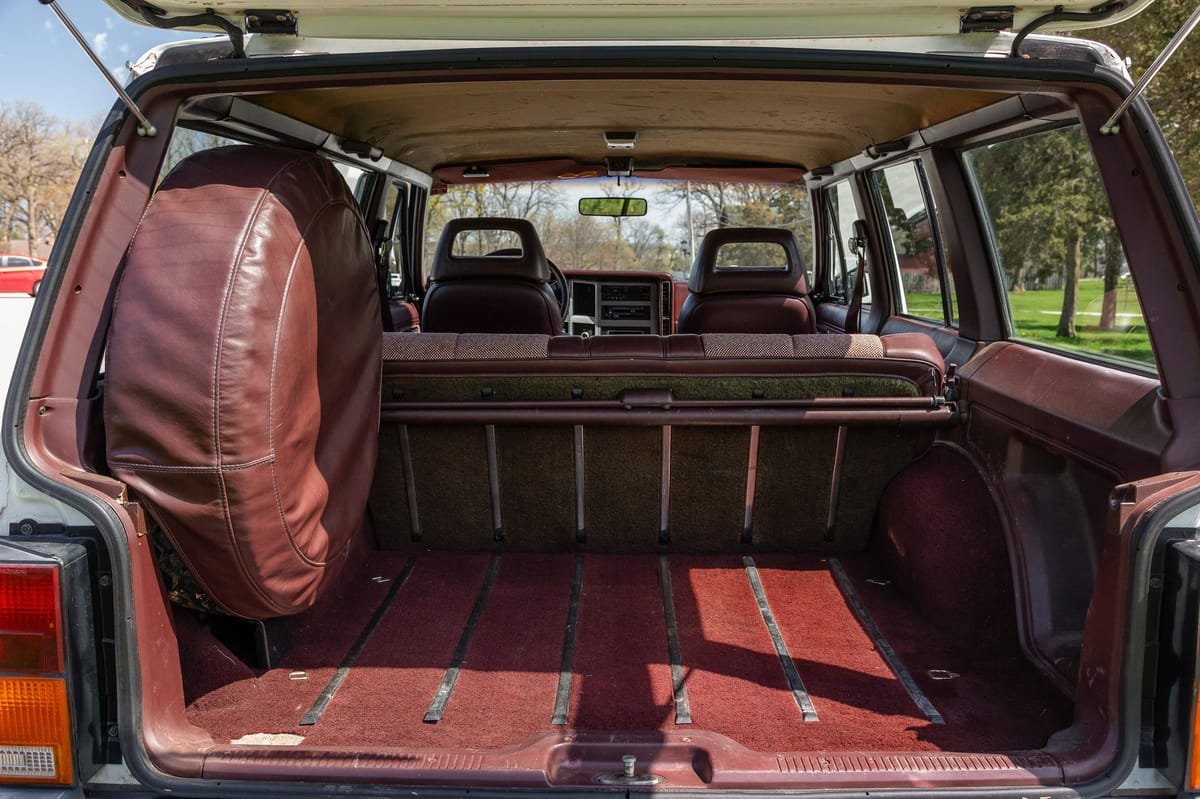 1989 Jeep Cherokee Laredo 4x4 - Image 26