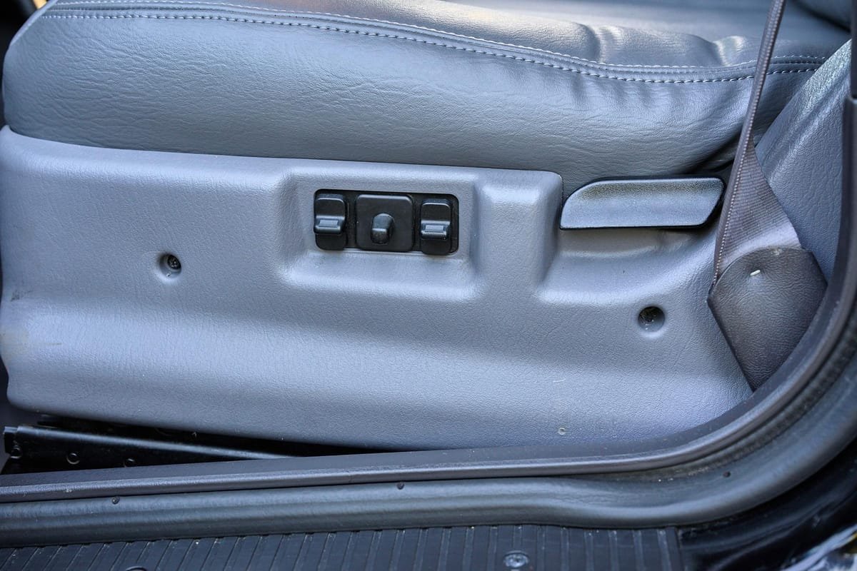 1999 Jeep Cherokee Sport 4x4 - Image 24