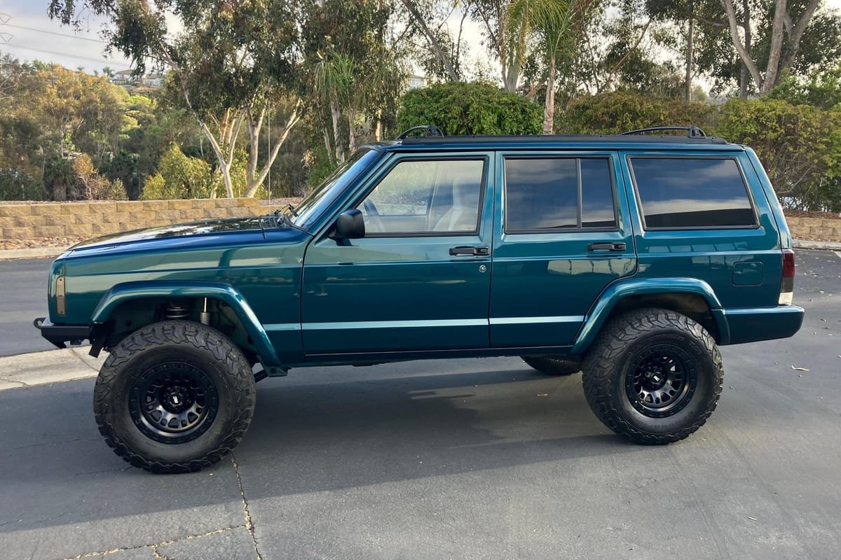 1998 Jeep Cherokee Classic 4x4 - Image 4