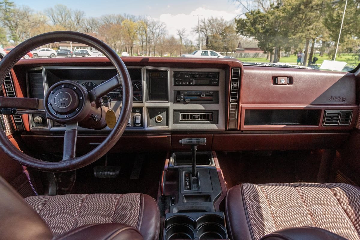 1989 Jeep Cherokee Laredo 4x4 - Image 14