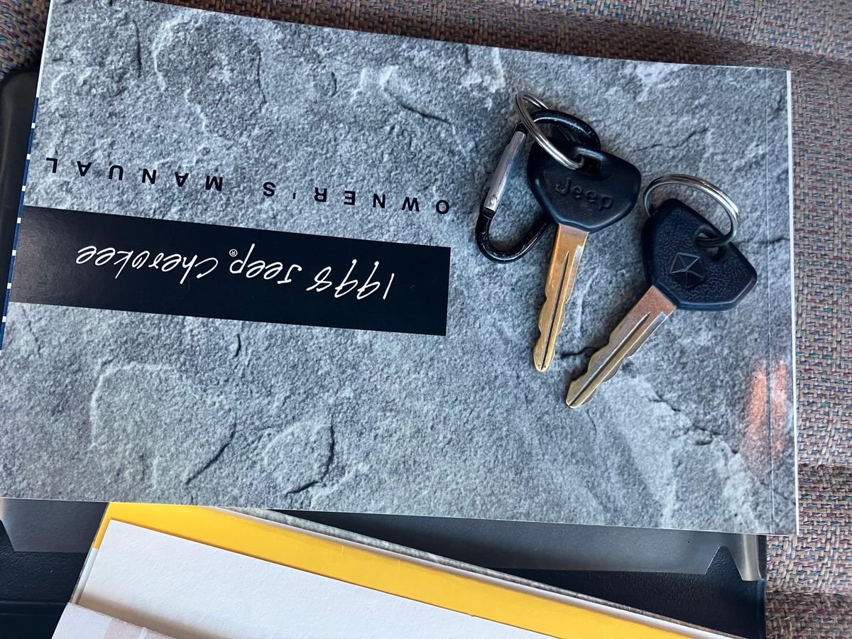 1998 Jeep Cherokee Classic 4x4 - Image 36