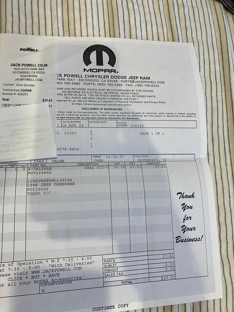 1998 Jeep Cherokee Classic 4x4 - Image 28