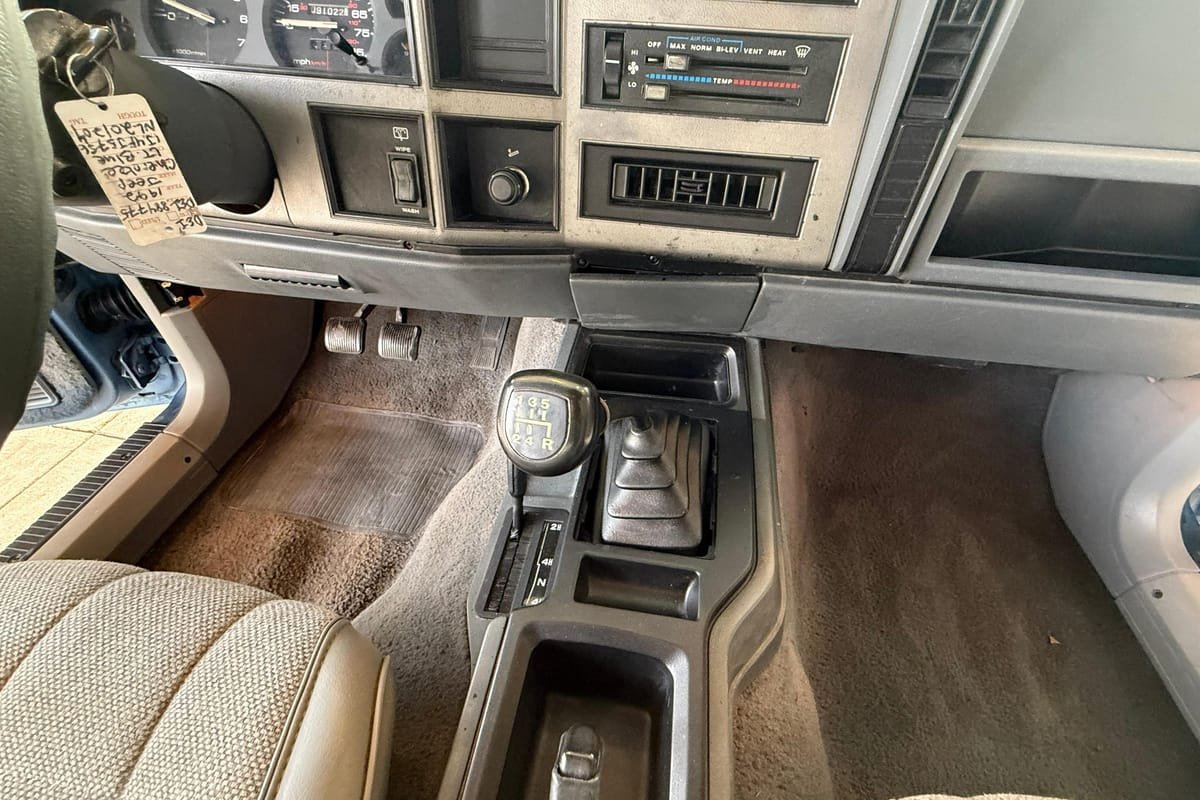 1992 Jeep Cherokee Laredo 4x4 - Image 8
