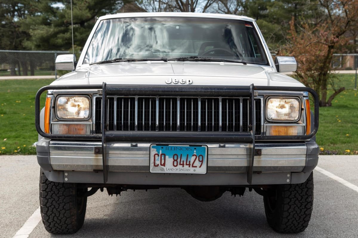1989 Jeep Cherokee Laredo 4x4 - Image 2