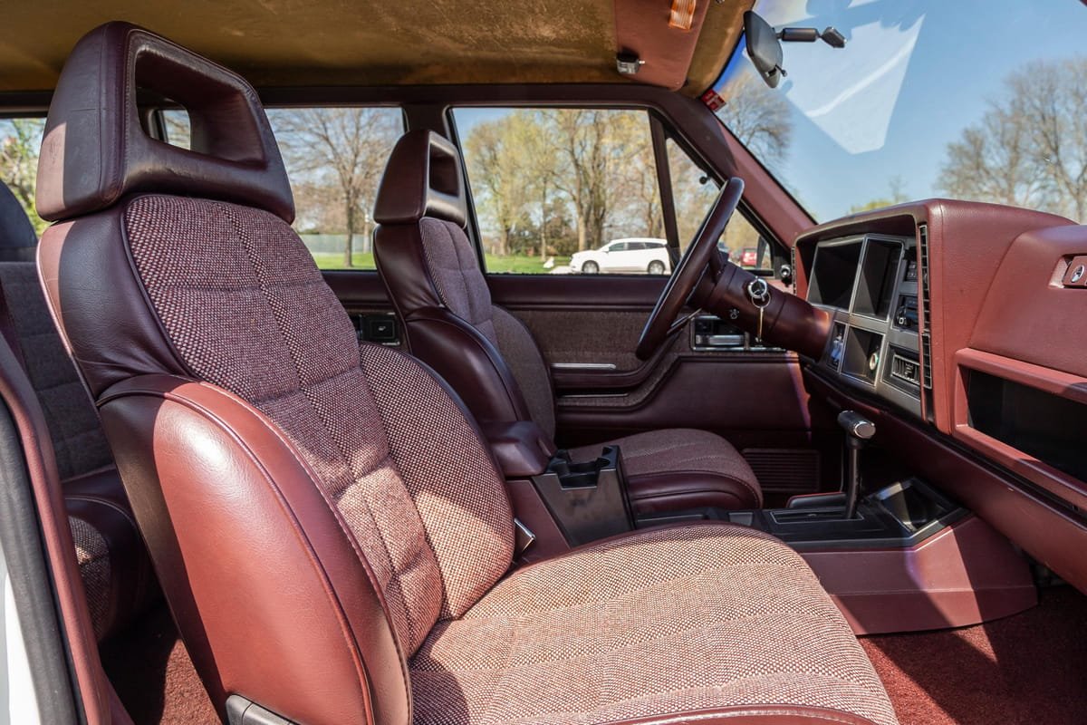 1989 Jeep Cherokee Laredo 4x4 - Image 16