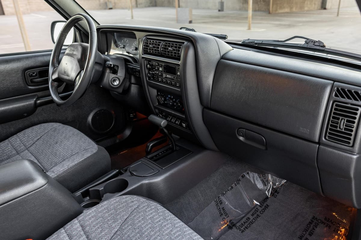 1999 Jeep Cherokee Sport 4x4 - Image 11