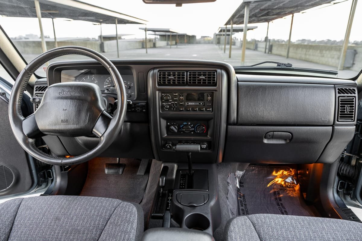 1999 Jeep Cherokee Sport 4x4 - Image 18