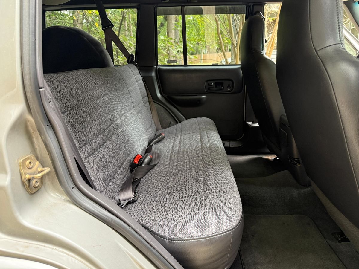 2000 Jeep Cherokee Sport - Image 19