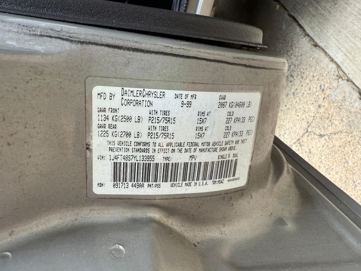 2000 Jeep Cherokee Sport - Image 28