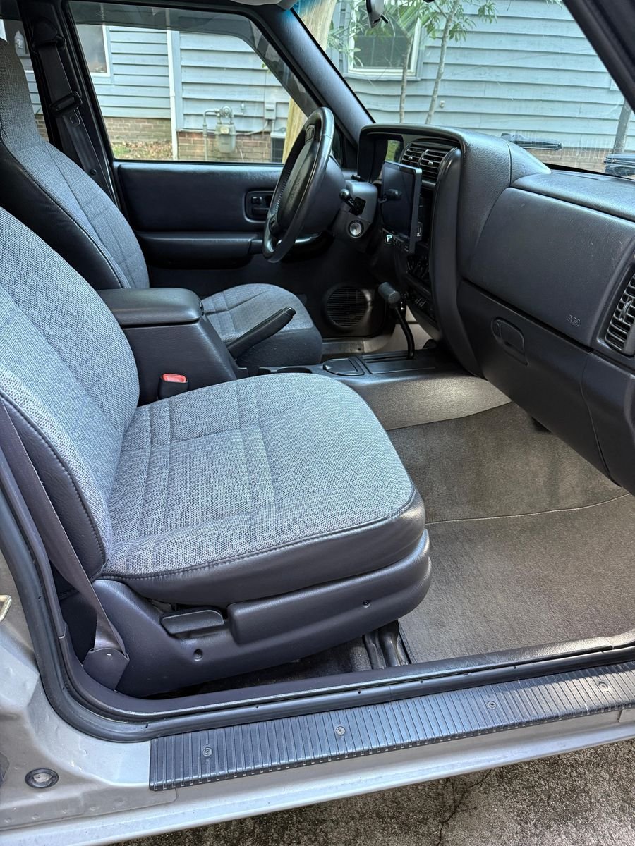 2000 Jeep Cherokee Sport - Image 12