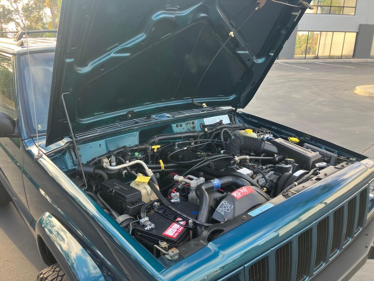 1998 Jeep Cherokee Classic 4x4 - Image 16