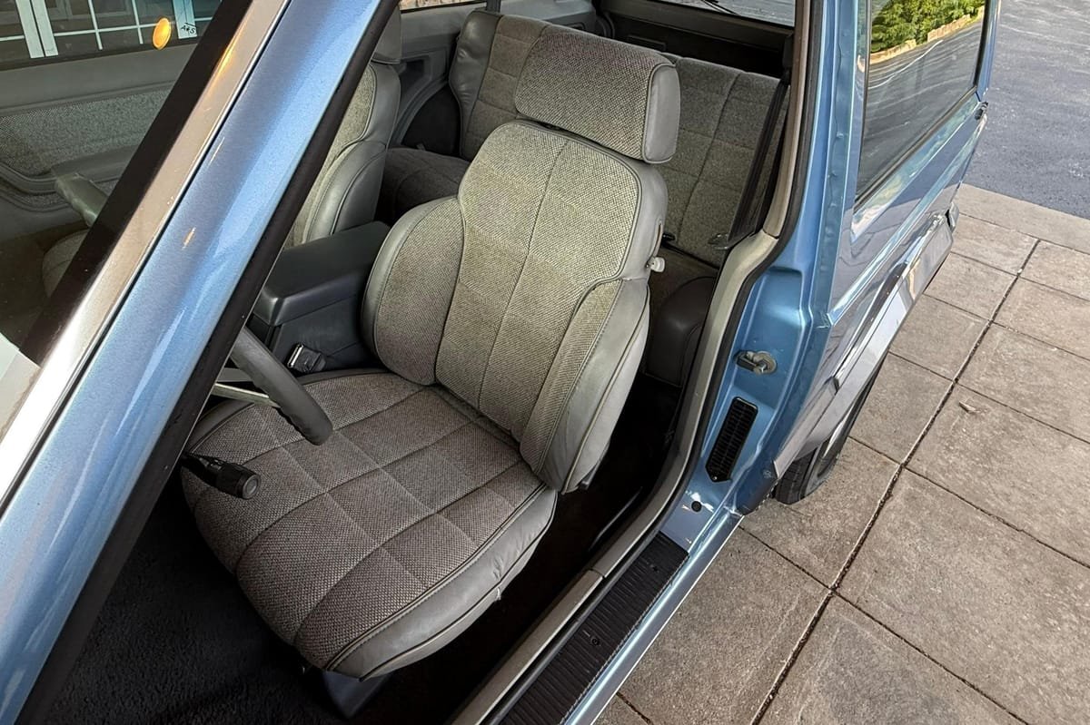 1992 Jeep Cherokee Laredo 4x4 - Image 9