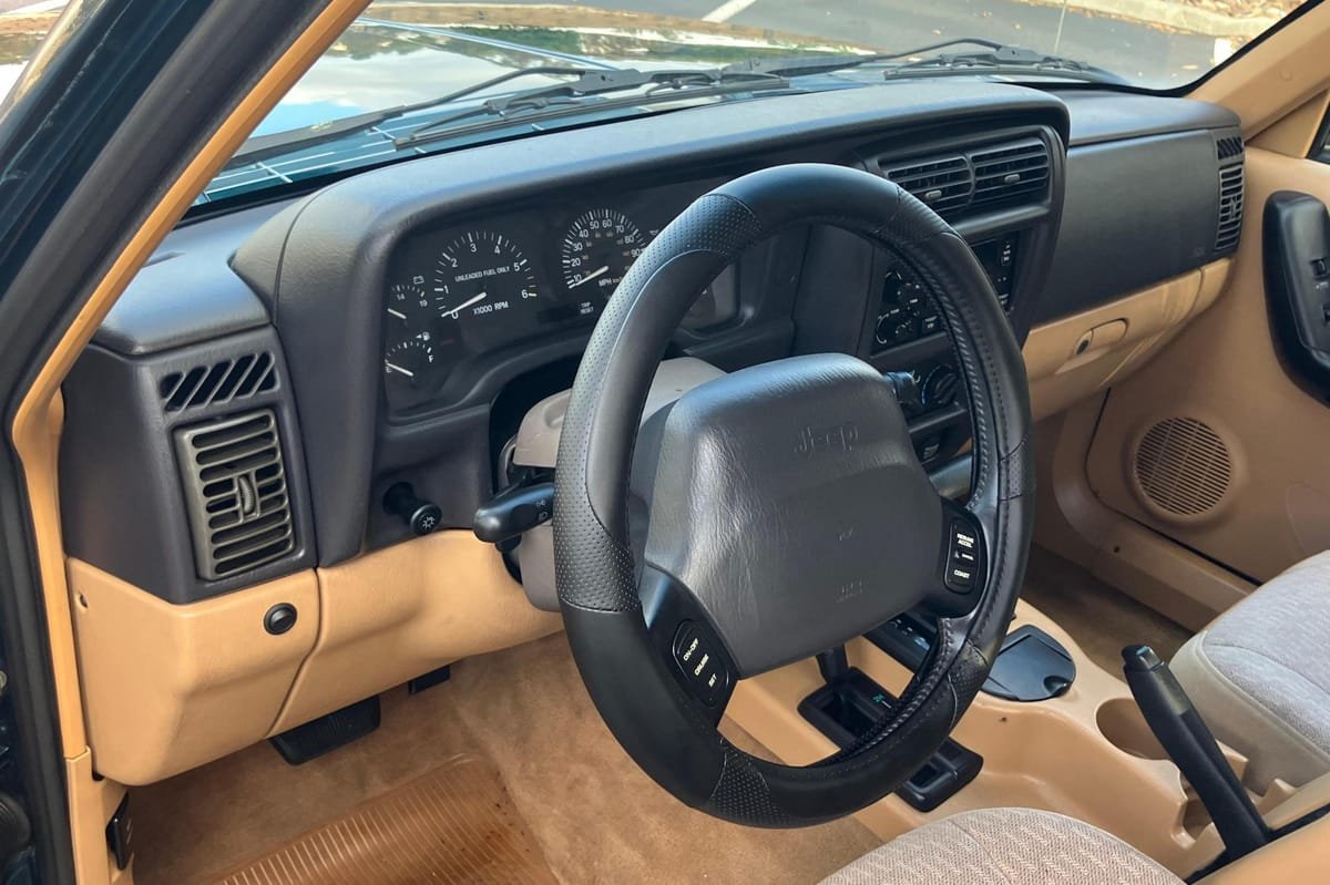 1998 Jeep Cherokee Classic 4x4 - Image 10