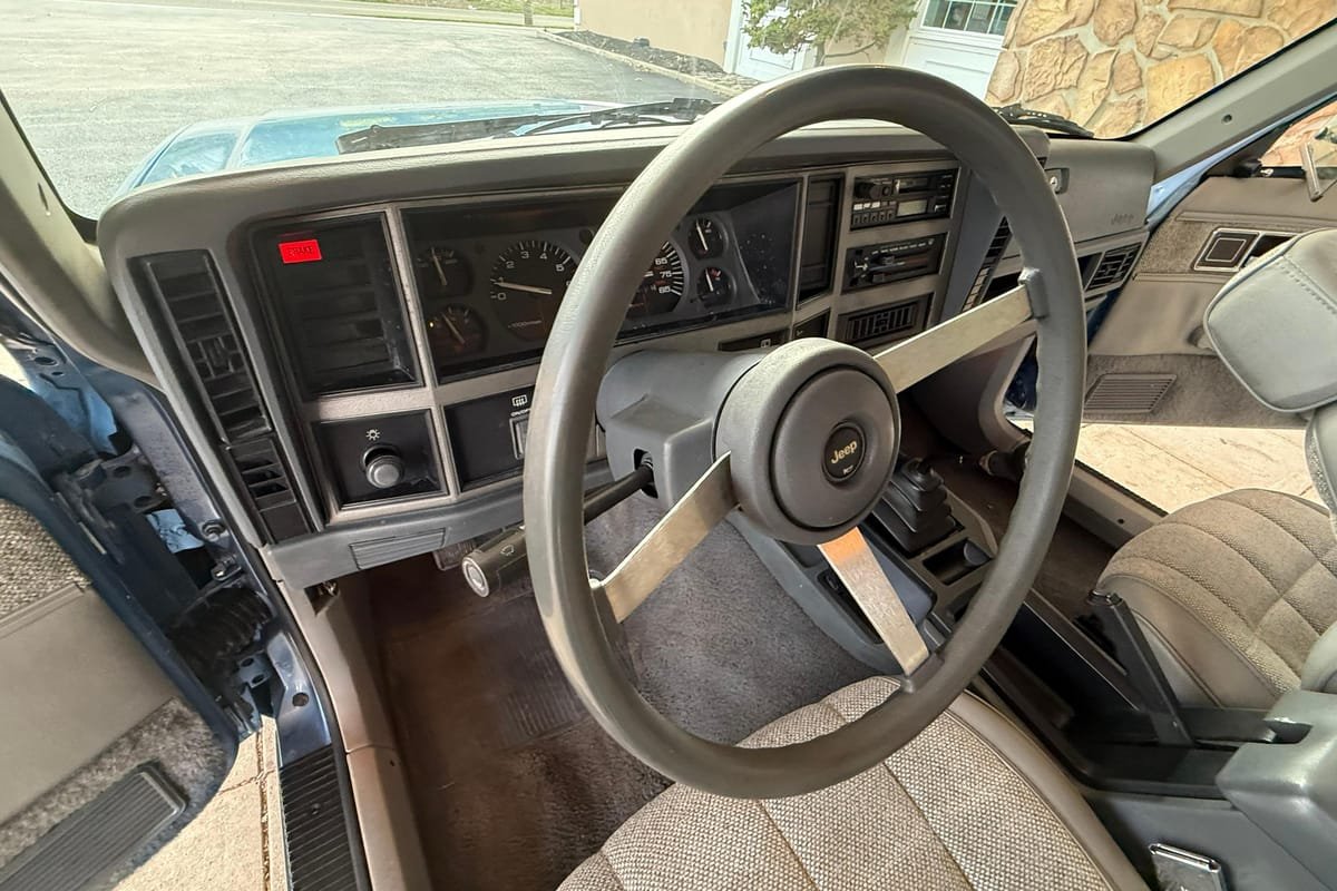 1992 Jeep Cherokee Laredo 4x4 - Image 7
