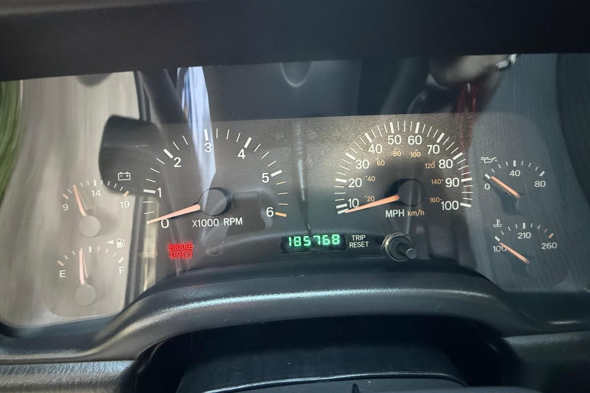 2000 Jeep Cherokee Sport - Image 9