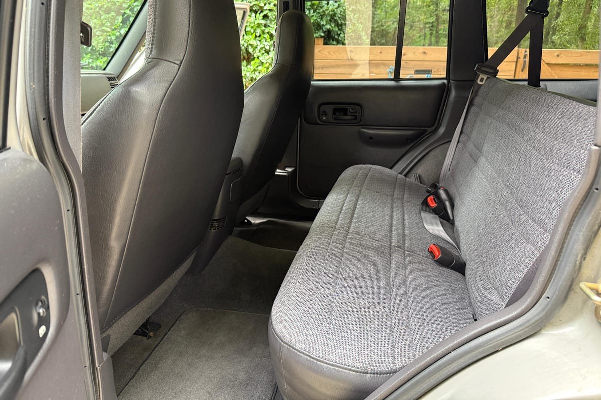 2000 Jeep Cherokee Sport - Image 10