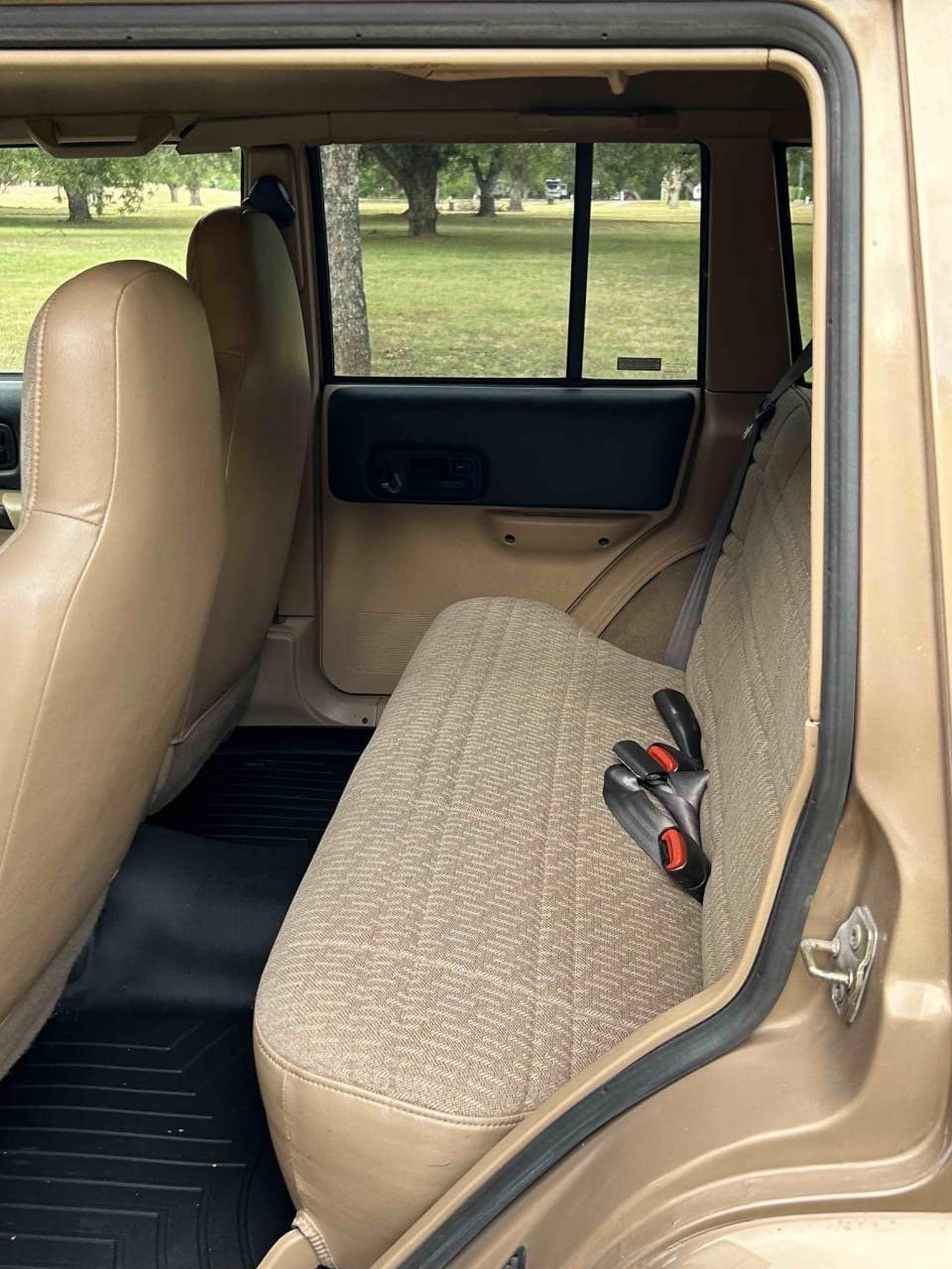 1999 Jeep Cherokee Sport 4×4 - Image 22