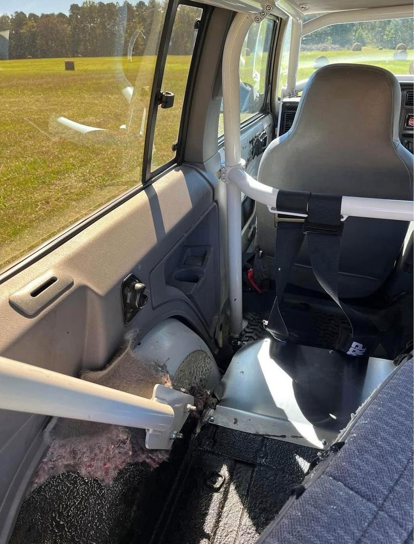 Rock hard 4x4 bolt in roll cage. - Image 14