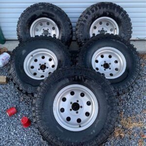 alloy wheels with 33x12.50r15 tires.