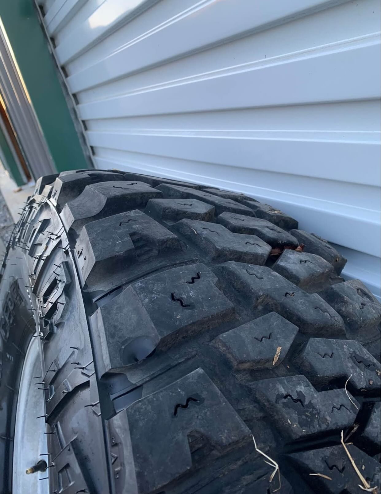 alloy wheels with 33x12.50r15 tires. - Image 4