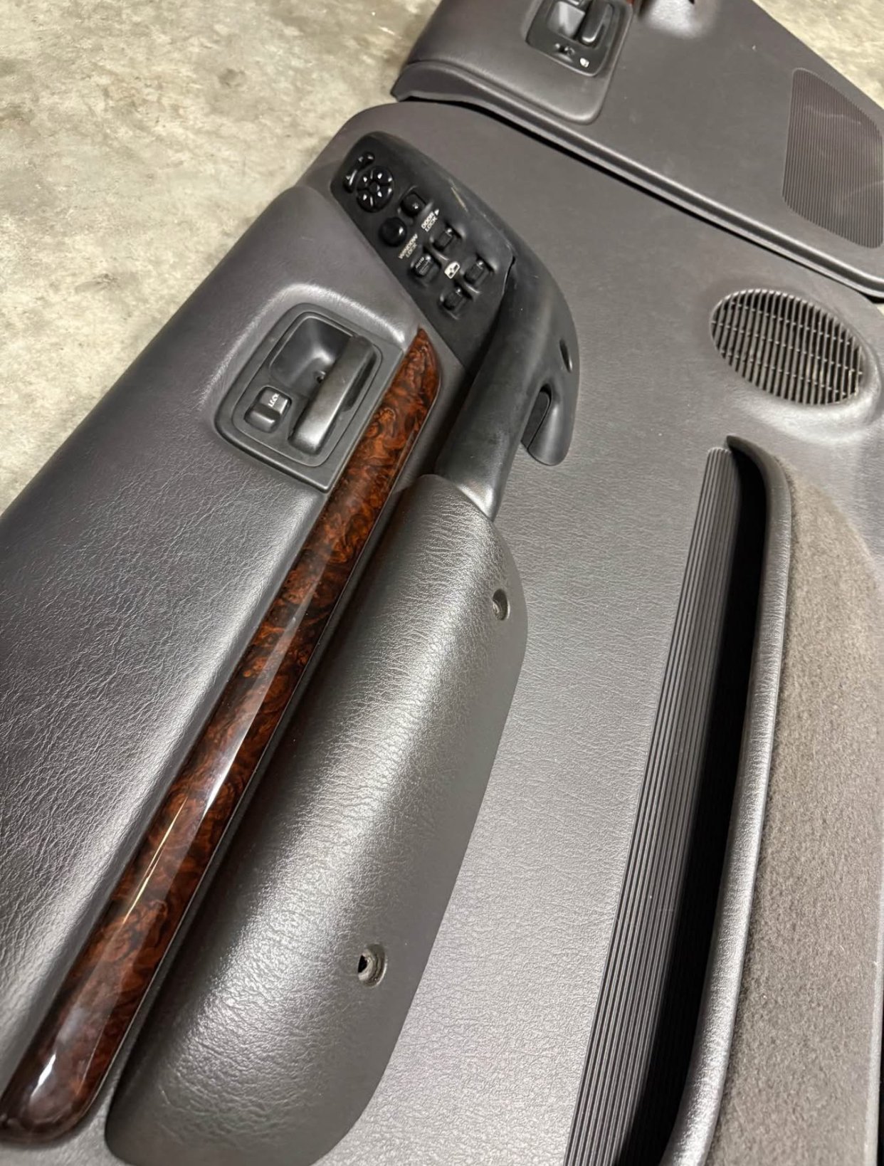 1997-2001 Jeep Cherokee XJ Wood Grain Power door panels with OEM switches - Image 3