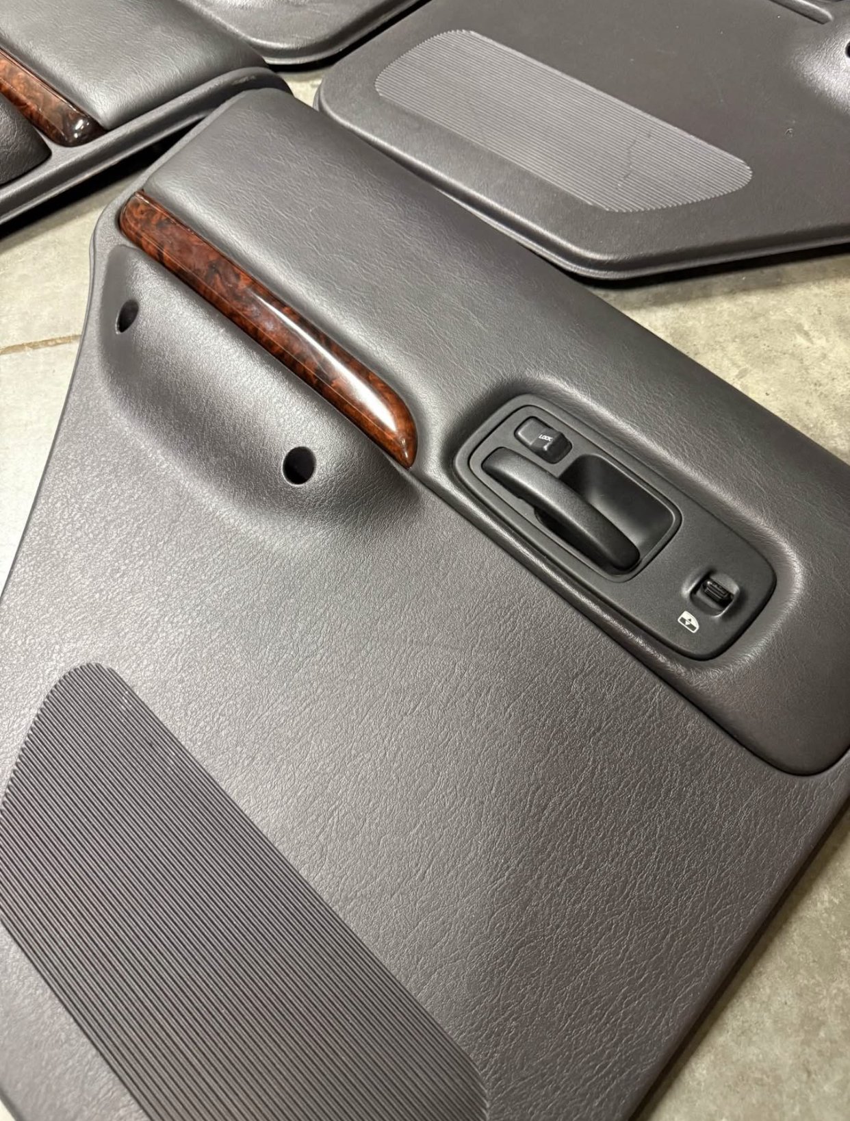 1997-2001 Jeep Cherokee XJ Wood Grain Power door panels with OEM switches - Image 4
