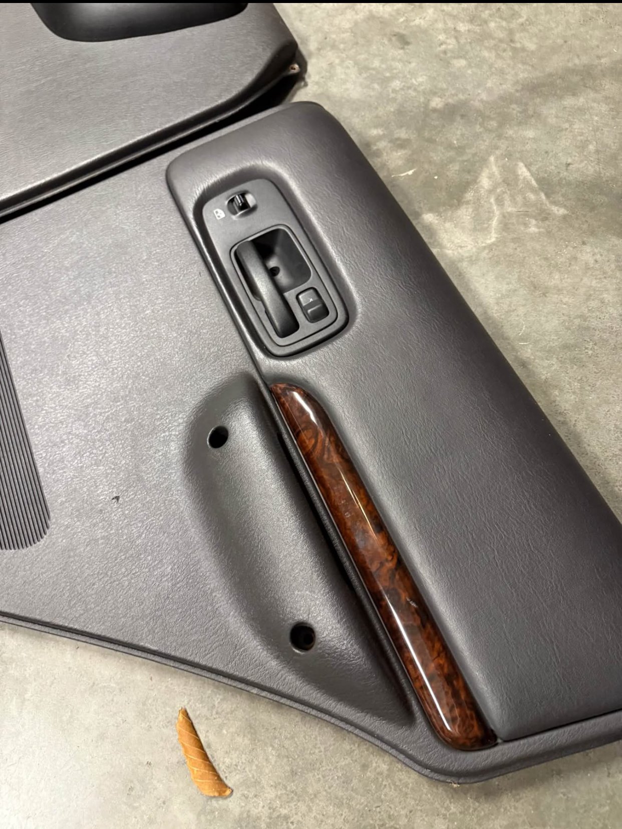 1997-2001 Jeep Cherokee XJ Wood Grain Power door panels with OEM switches - Image 5